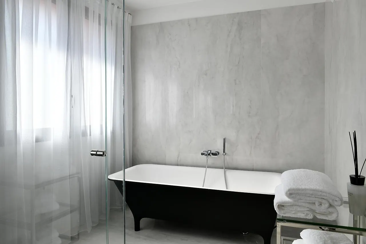 Hotel Restaurant Le Touring - Teritoria Saint-Raphael   Saint-Raphael (Var)